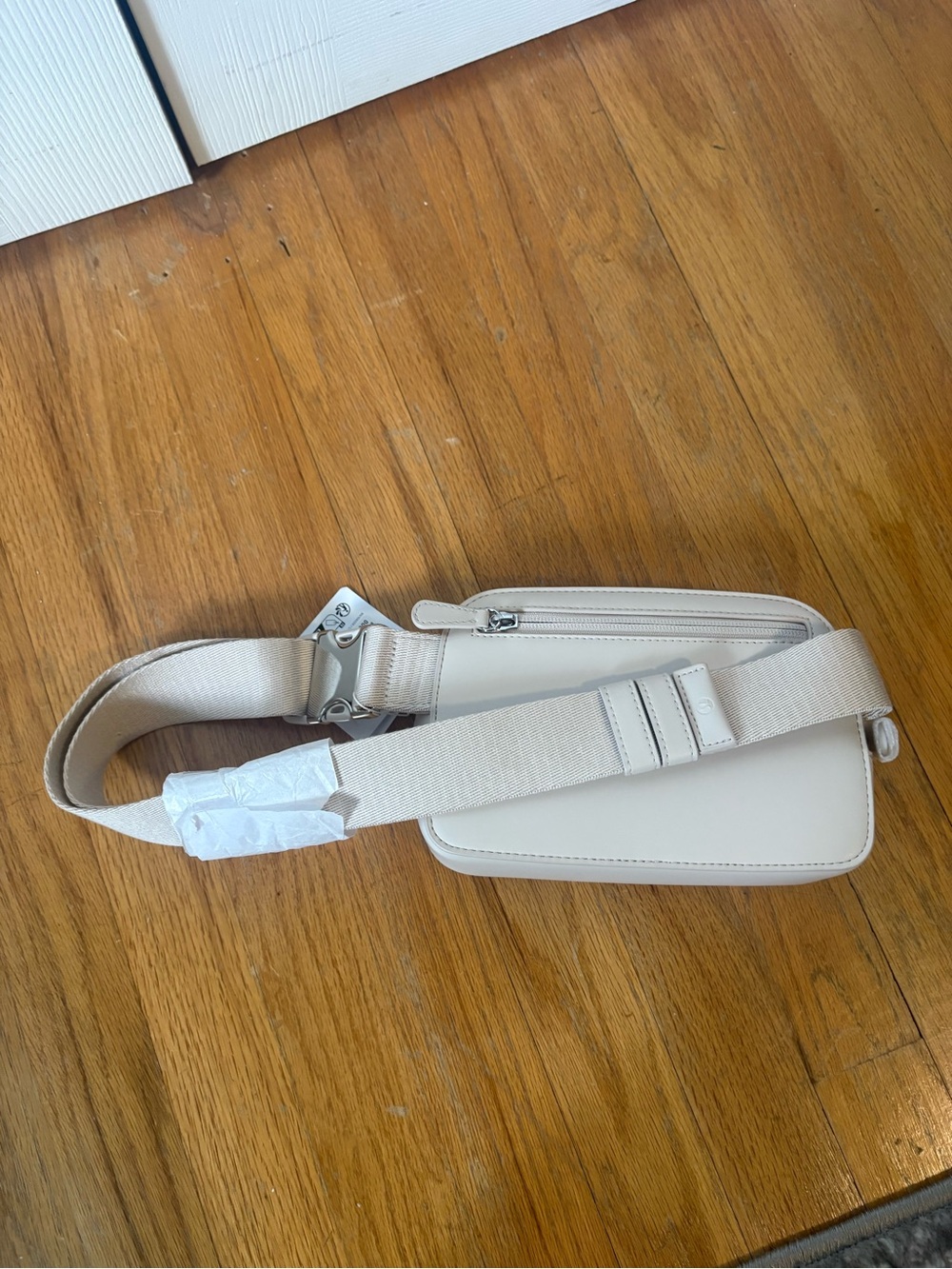 Lululemon Everywhere Belt Bag/Leather Alternative - Picture 2 of 8